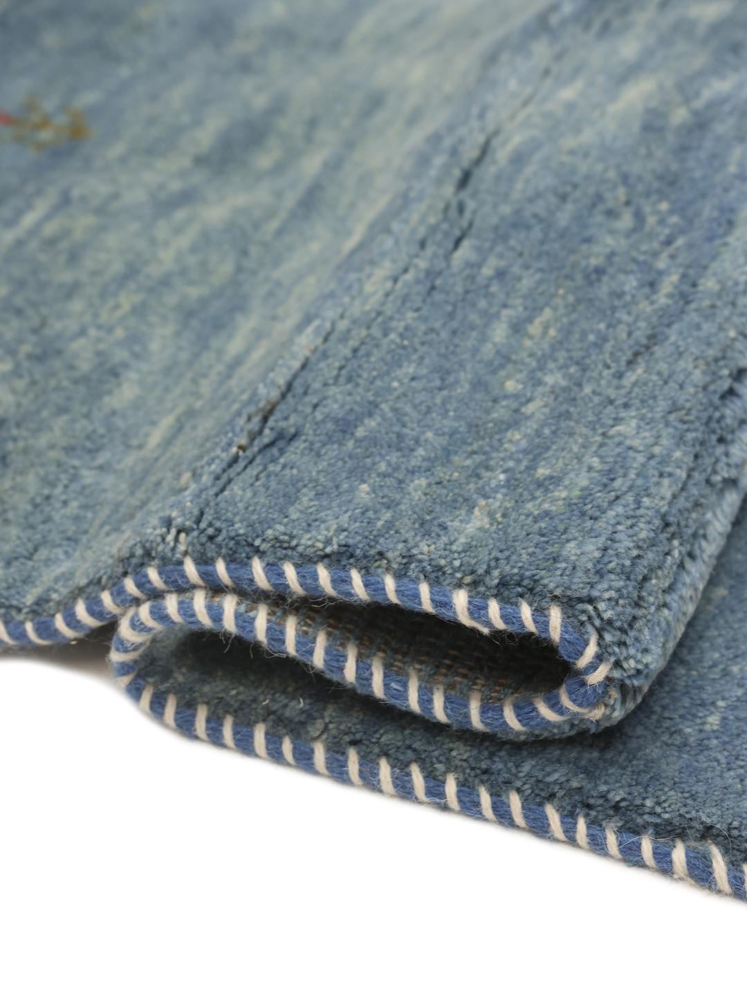 Handgeknoopt Gabbeh Fine tapijt uit het Midden-Oosten in een rustgevende blauwe tint