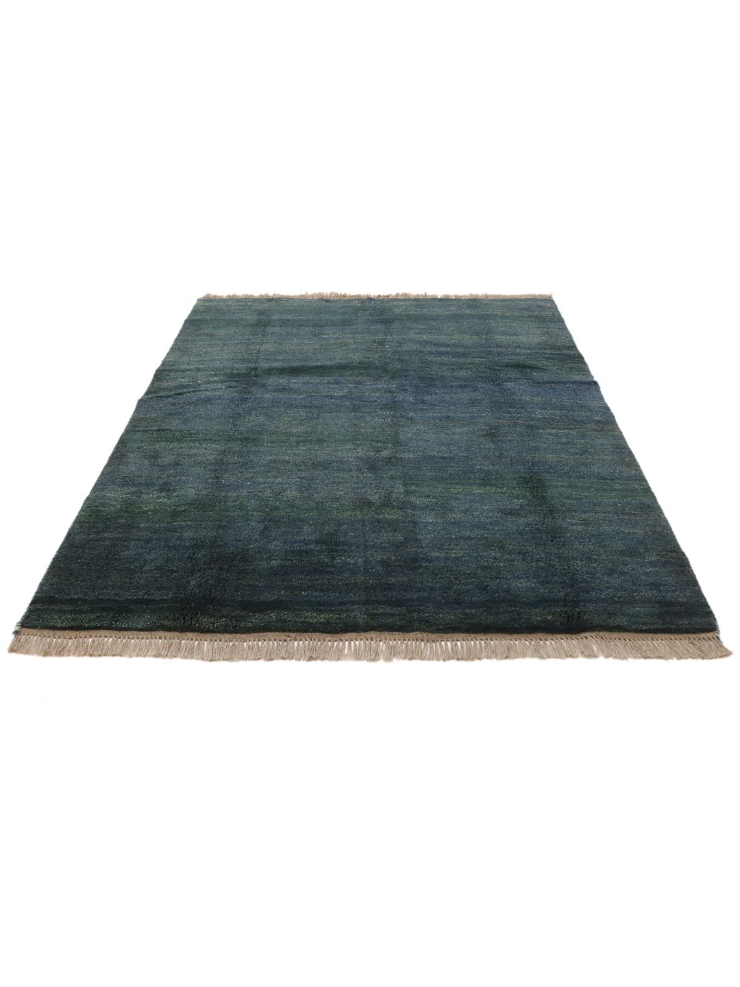 Un tapis Gabbeh Fine noué à la main originaire du Moyen-Orient en laine bleu profond.