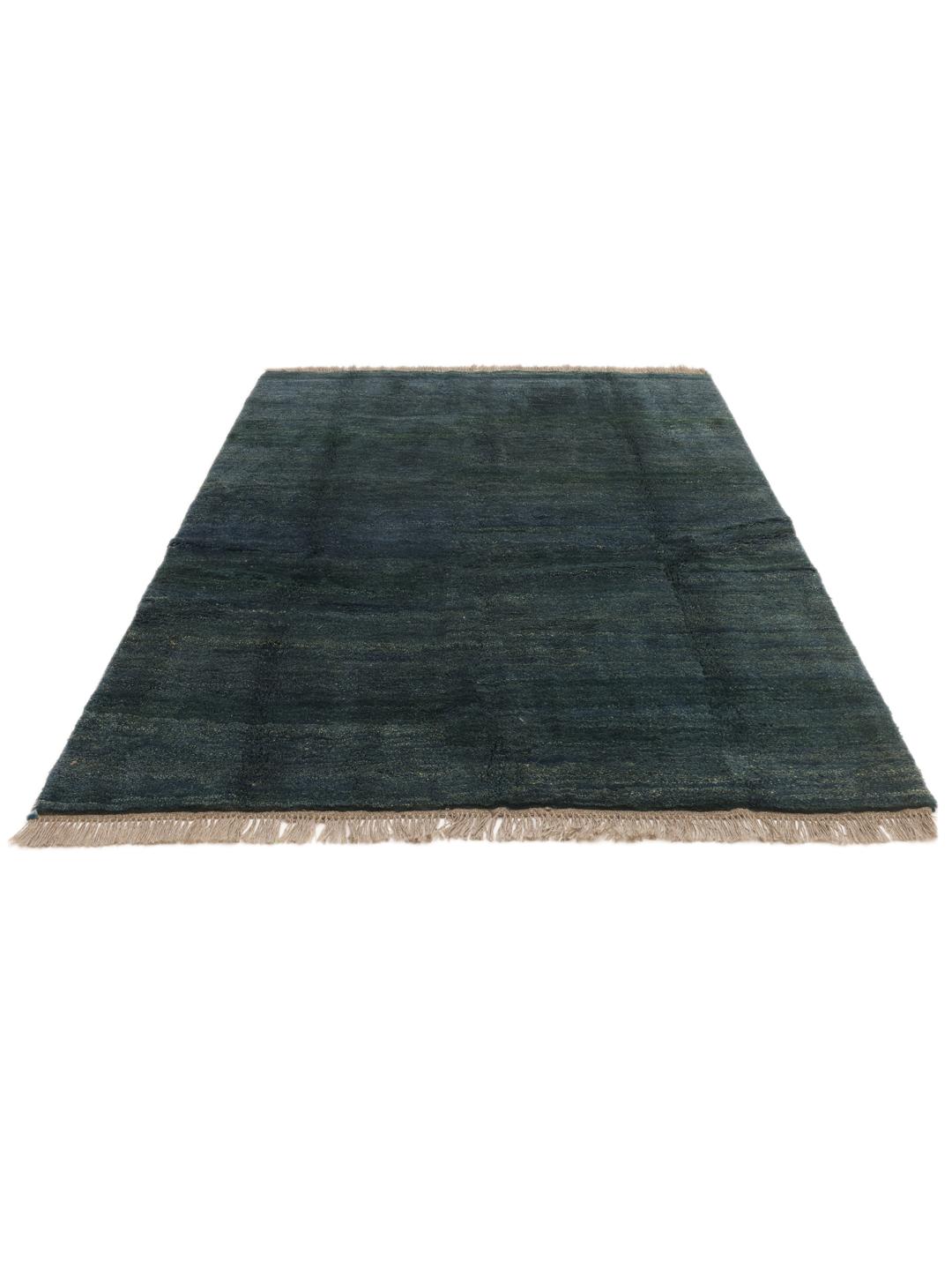 Un tapis Gabbeh Fine noué à la main originaire du Moyen-Orient en laine bleu profond.