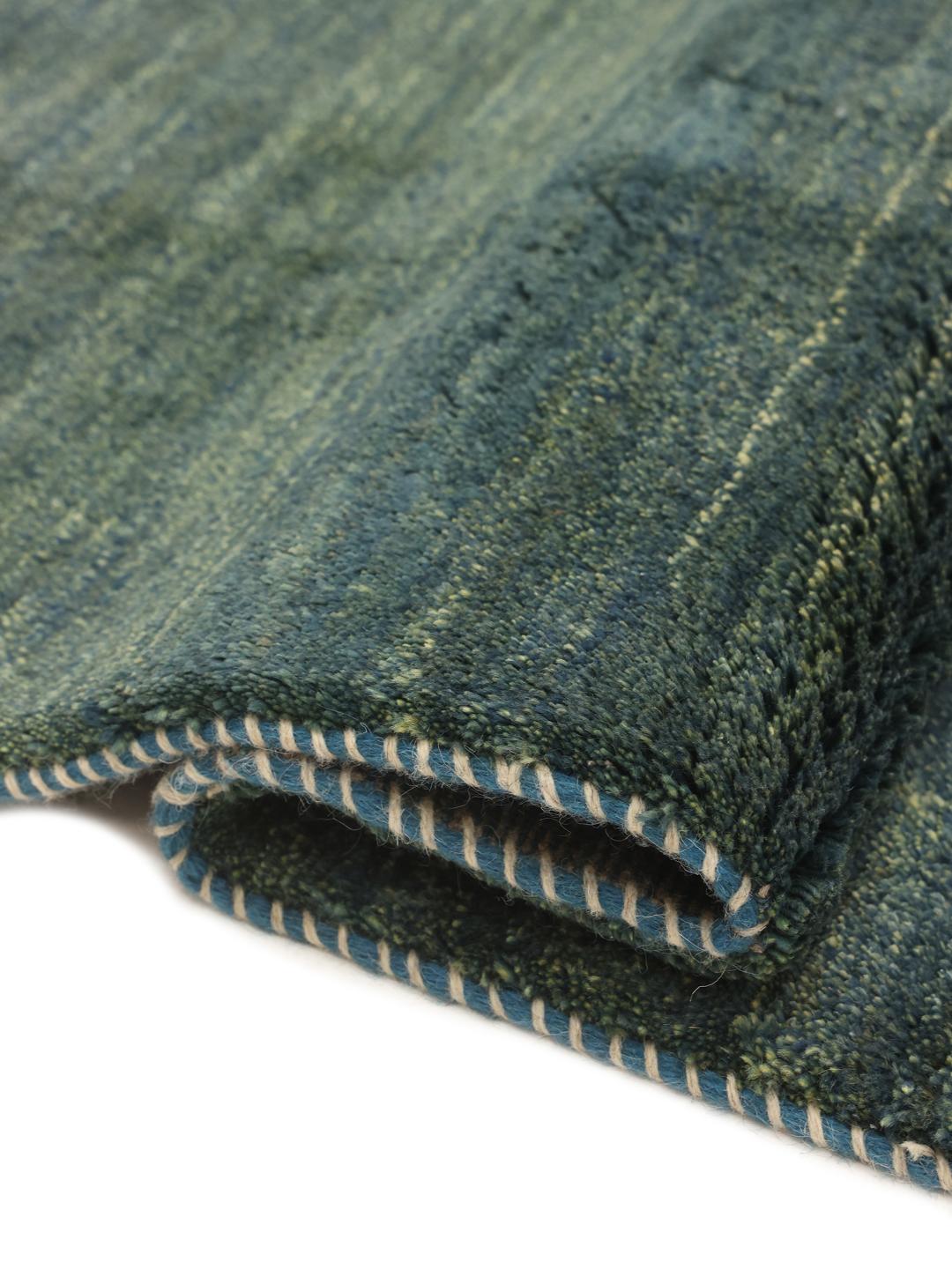 Tapis Gabbeh noué à la main venant du Moyen-Orient en vert profond