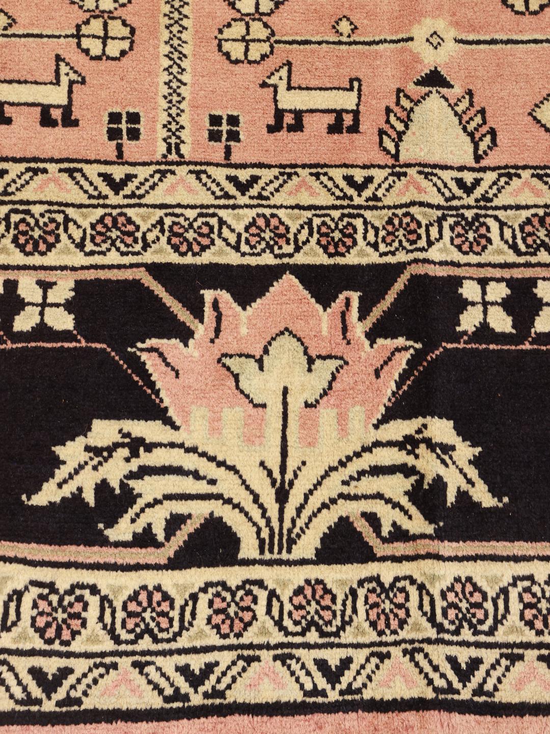 Tapis Heriz noué à la main originaire du Moyen-Orient en rose et noir
