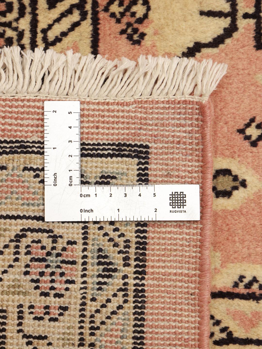 Tapis Heriz noué à la main originaire du Moyen-Orient en rose et noir