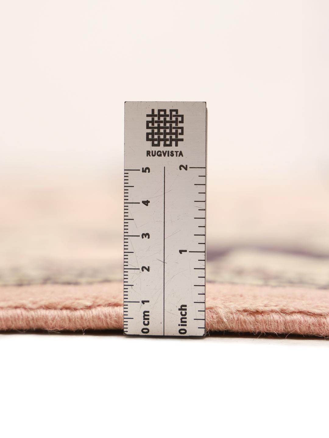 Tapis Heriz noué à la main originaire du Moyen-Orient en rose et noir