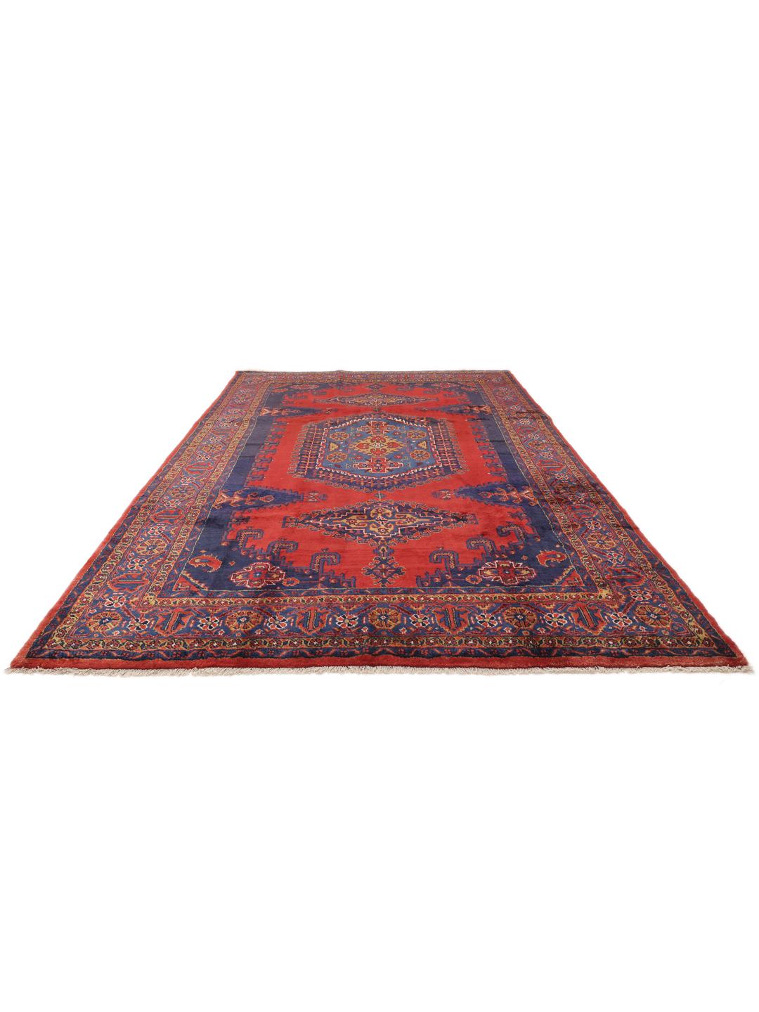 Een handgeknoopt Wiss tapijt uit het Midden-Oosten met een levendig rood en blauw geometrisch patroon.