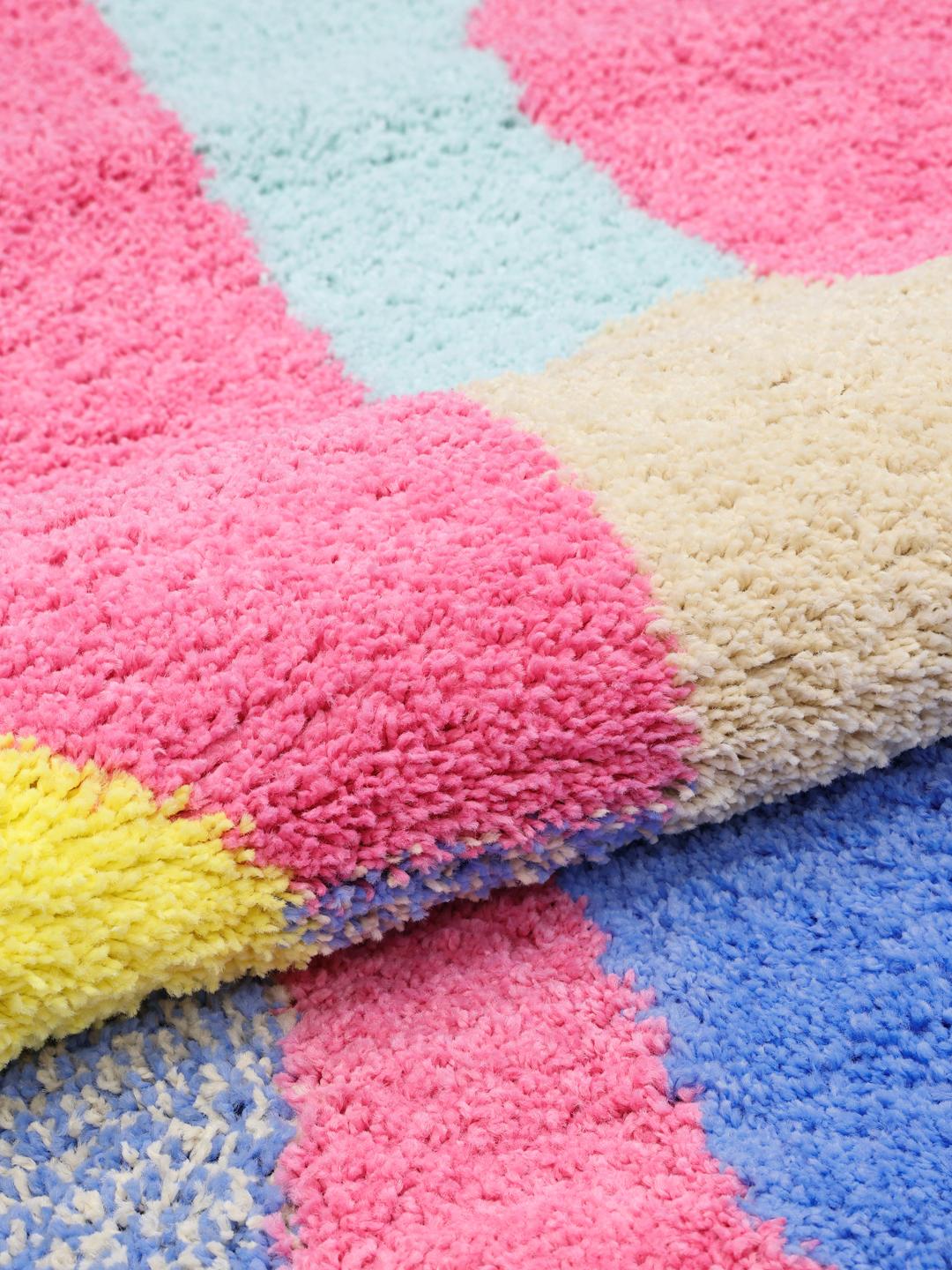 Multicolor vloerkleed met geometrisch patroon en franjes