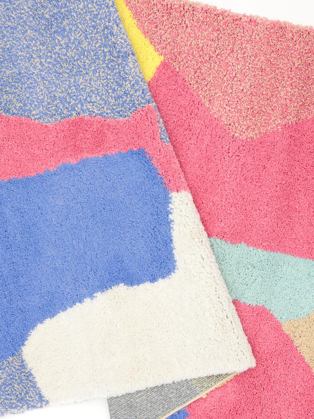 Multicolor vloerkleed met geometrisch patroon en franjes