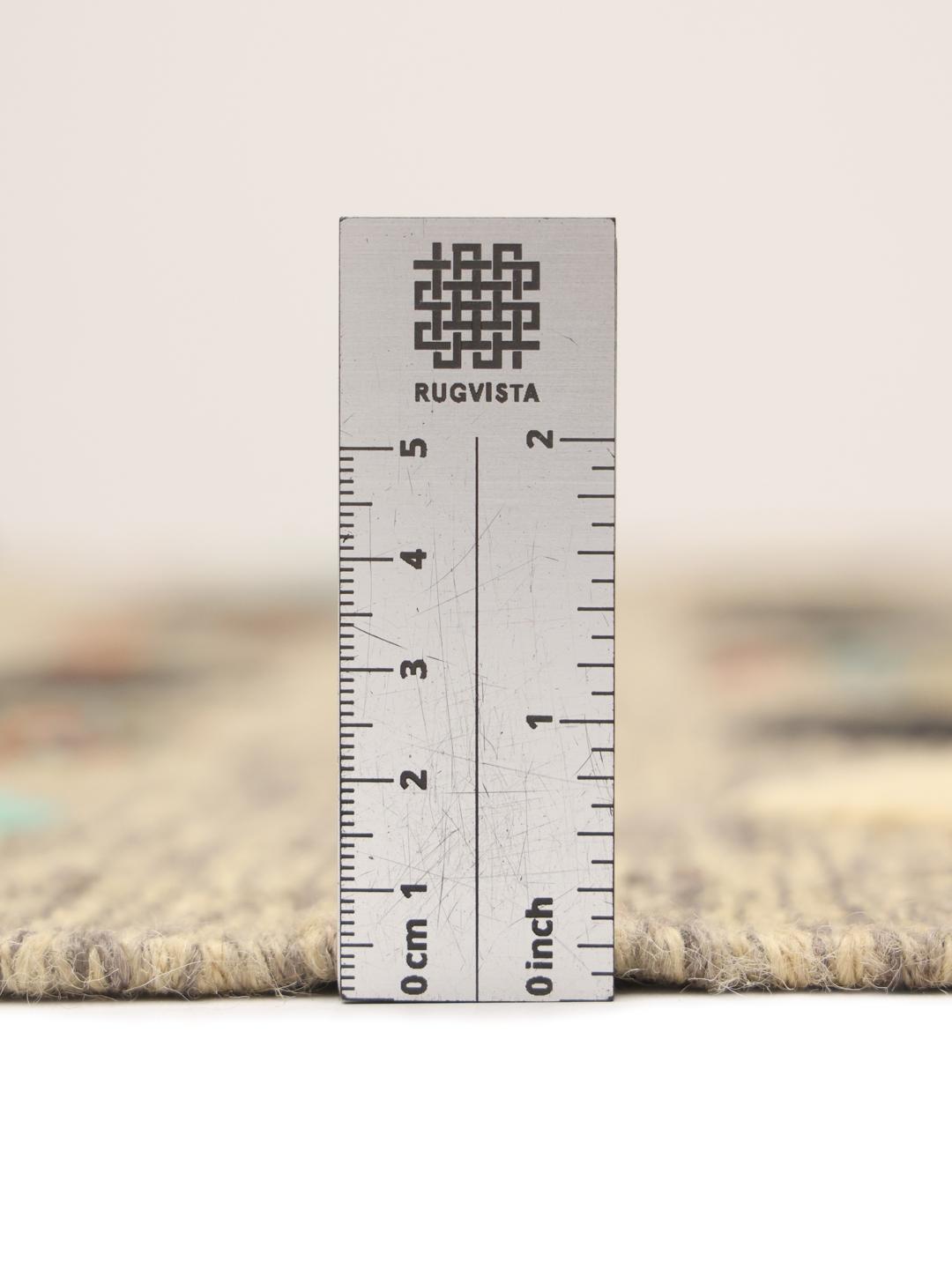 Håndvævet afghansk Kilim tæppe med en beige flade og farverige geometriske motiver