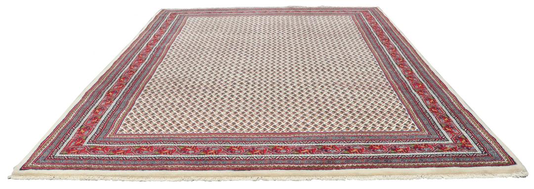 Hand-knotted Sarough Mir rug from the Middle East in red and beige tones.