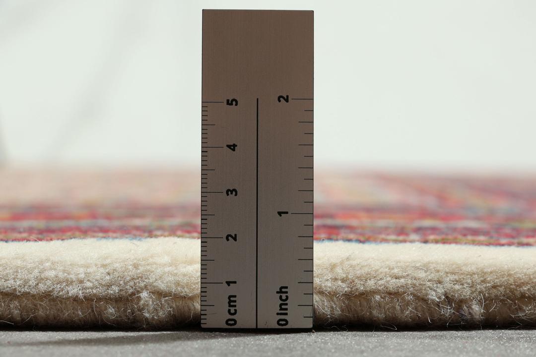 Hand-knotted Sarough Mir rug from the Middle East in red and beige tones.