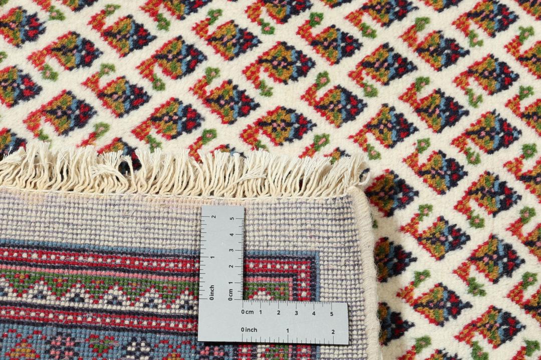 Hand-knotted Sarough Mir rug from the Middle East in red and beige tones.