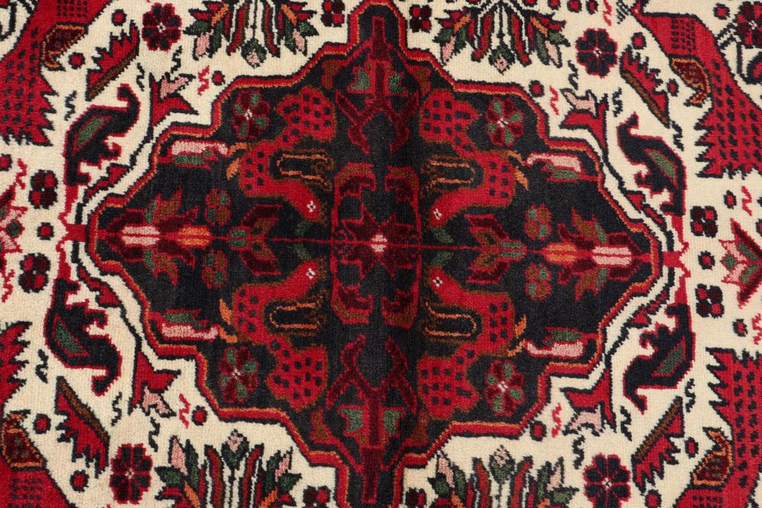 Handgeknoopt Beluch-tapijt in rood en blauw met traditionele tribale patronen