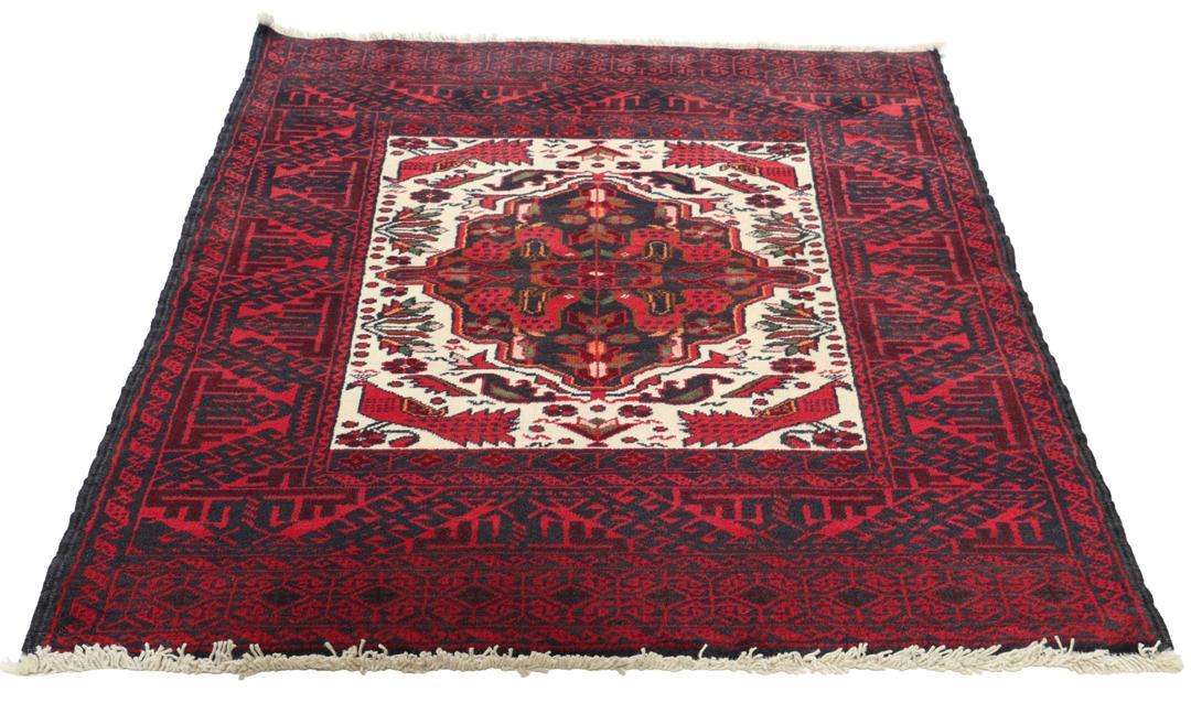 Handgeknoopt Beluch-tapijt in rood en blauw met traditionele tribale patronen