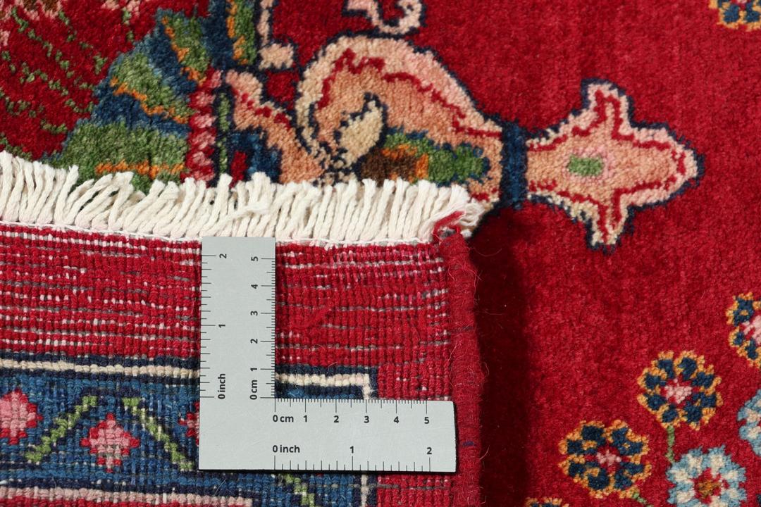 Handgeknoopt Wiss-tapijt met een bloemmotief op een rood veld uit het Midden-Oosten