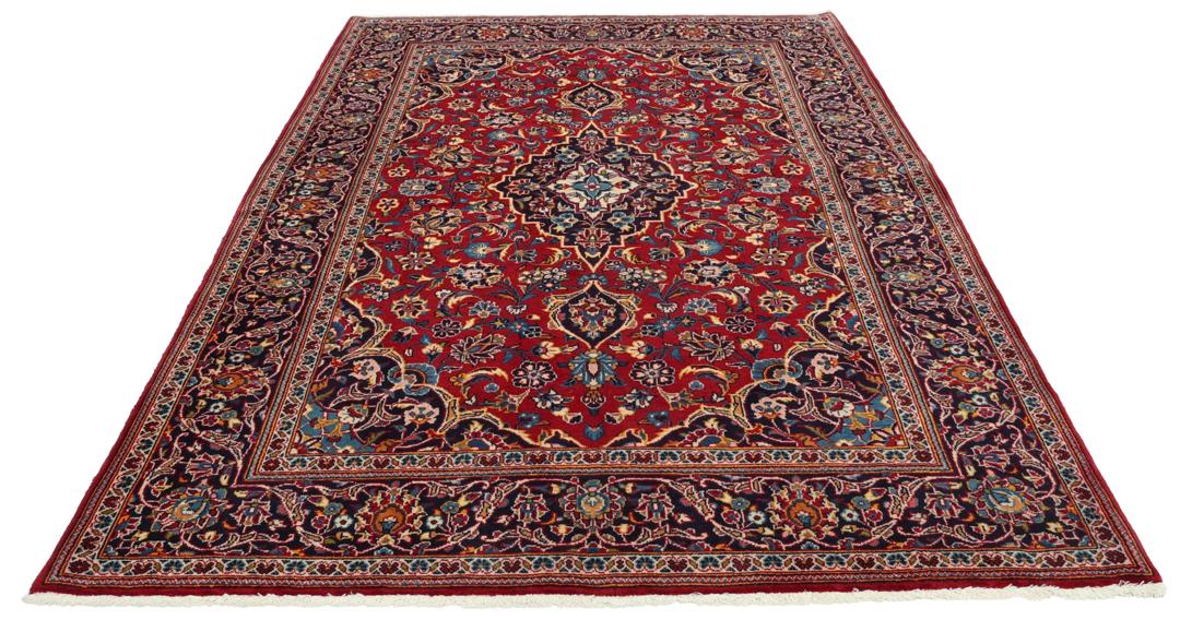 Handgeknoopt Kashan-tapijt met een centraal medaillon in rode en blauwe tinten