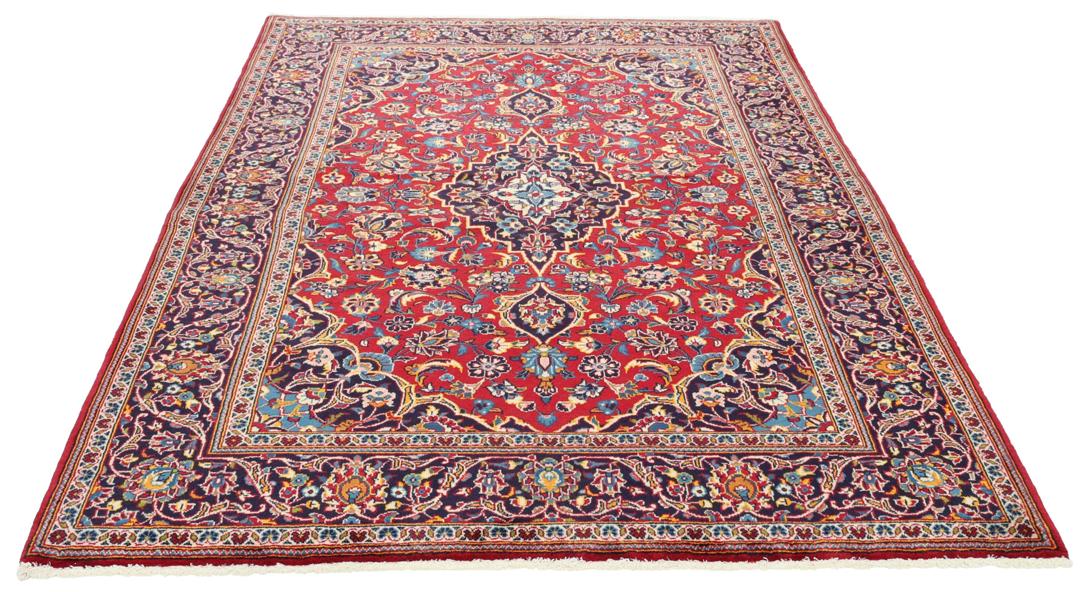Handgeknoopt Kashan-tapijt met een centraal medaillon in rode en blauwe tinten