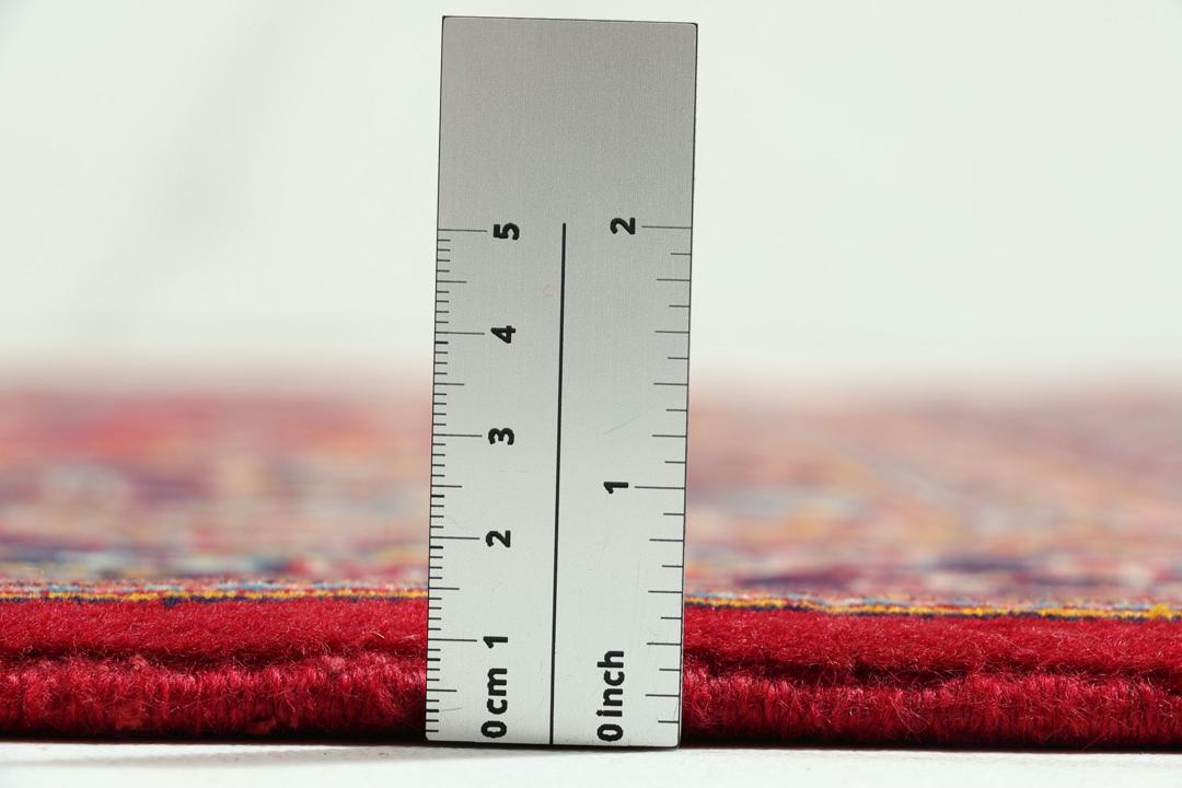 Handgeknoopt Kashan-tapijt met een centraal medaillon in rode en blauwe tinten