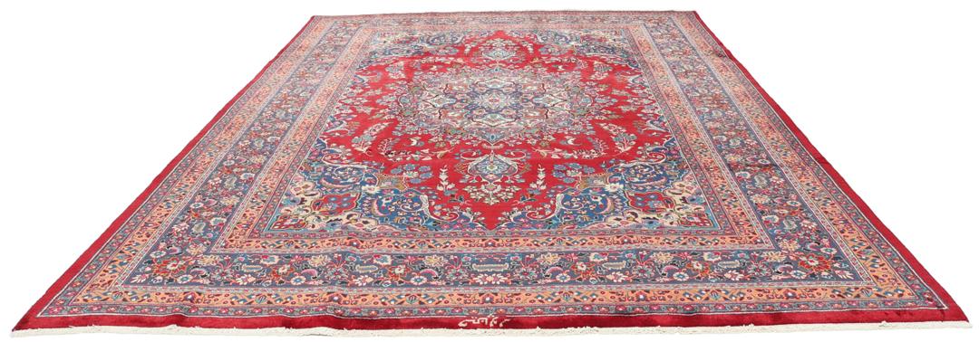 Tapis Mashad noué à la main provenant du Moyen-Orient dans des tons rouge profond et bleu