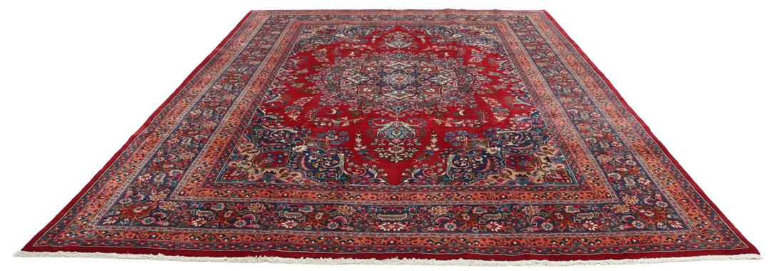 Tapis Mashad noué à la main provenant du Moyen-Orient dans des tons rouge profond et bleu