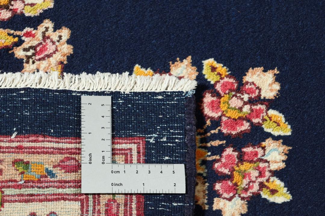 Tappeto Kerman annodato a mano proveniente dal Medio Oriente in blu scuro con intricati motivi floreali