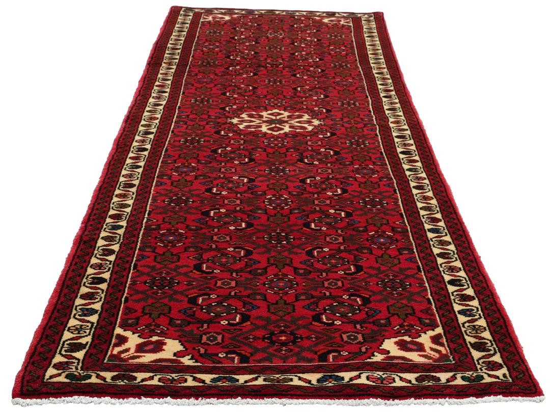 Handgeknoopte Hosseinabad loper in rood met geometrische tribale motieven