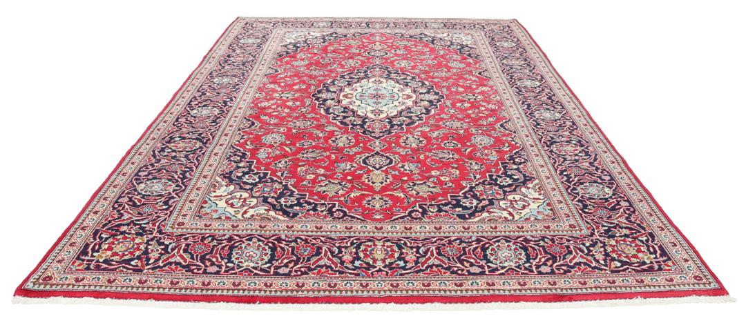 Handgeknoopt Keshan-tapijt uit het Midden-Oosten met een rood veld en blauw medaillon