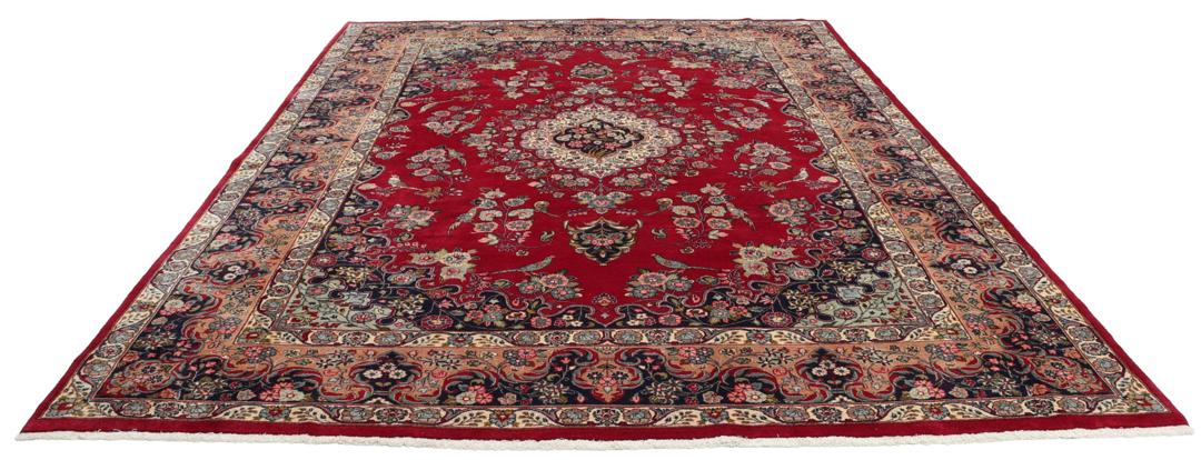 Handgeknüpfter Mashad-Teppich aus dem Mittleren Osten mit rotem Grund und Blumenmustern.