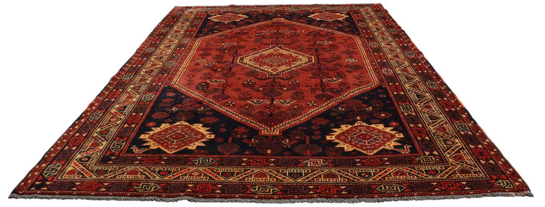 Handgeknoopt Shiraz tapijt met een dieprood en blauw geometrisch tribaal ontwerp