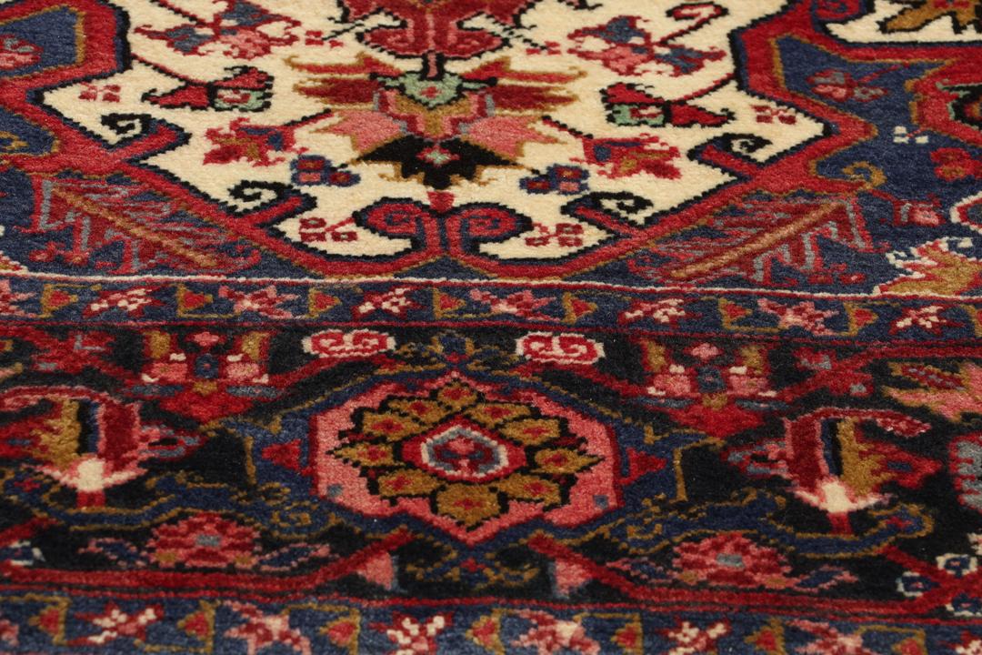 Handgeknoopt Bakhtiar-tapijt uit het Midden-Oosten in blauw en rood