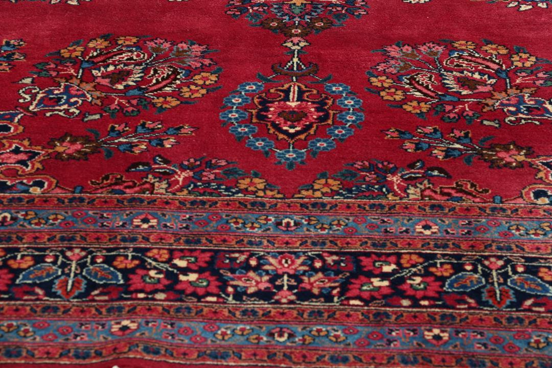 Tapis Mashad rouge noué à la main originaire du Moyen-Orient