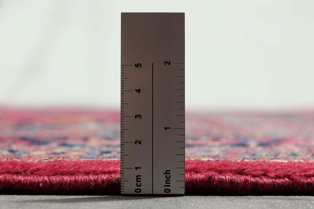 Tapis Mashad rouge noué à la main originaire du Moyen-Orient