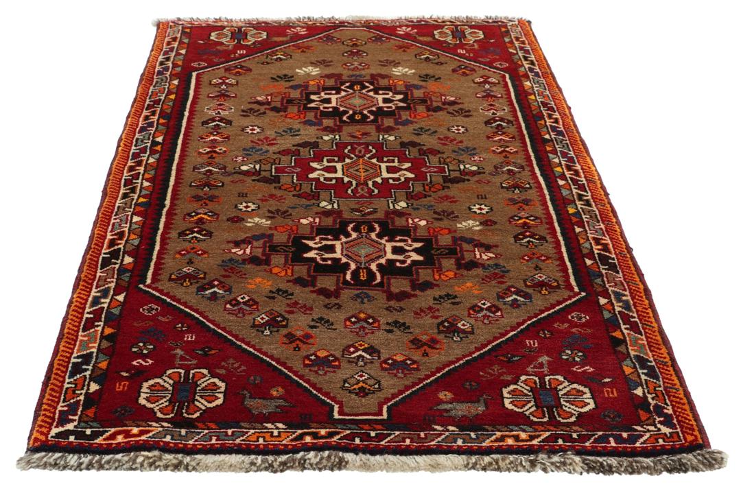 Handgeknoopt Shiraz-tapijt uit het Midden-Oosten met een rood en bruin geometrisch ontwerp.