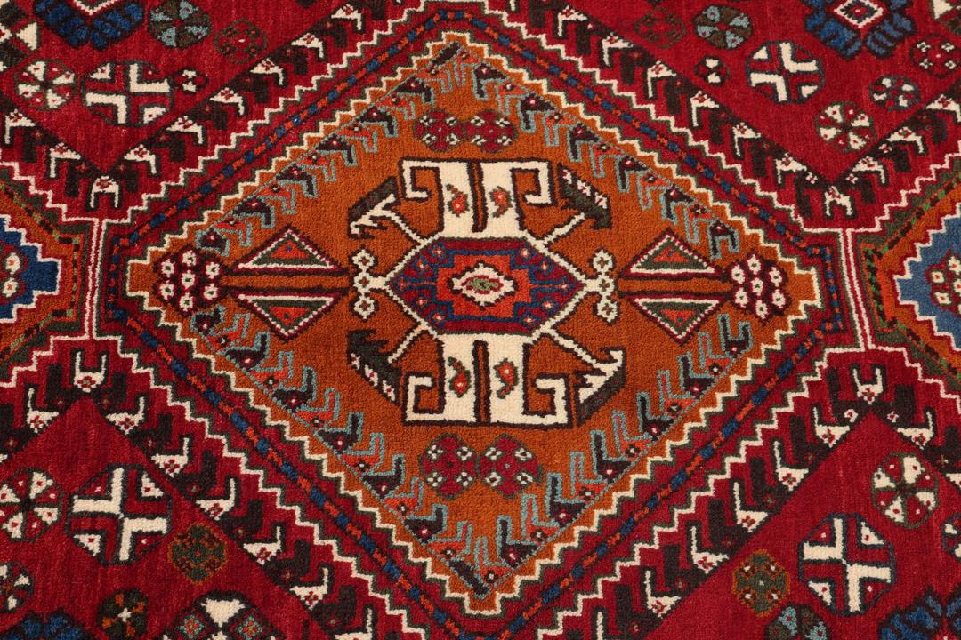 Handgeknoopt Shiraz-tapijt met traditionele tribale patronen uit het Midden-Oosten in rood en blauw