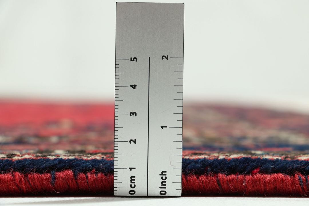 Handgeknoopt Afshar-tapijt uit het Midden-Oosten met een levendig rood veld en tribale motieven