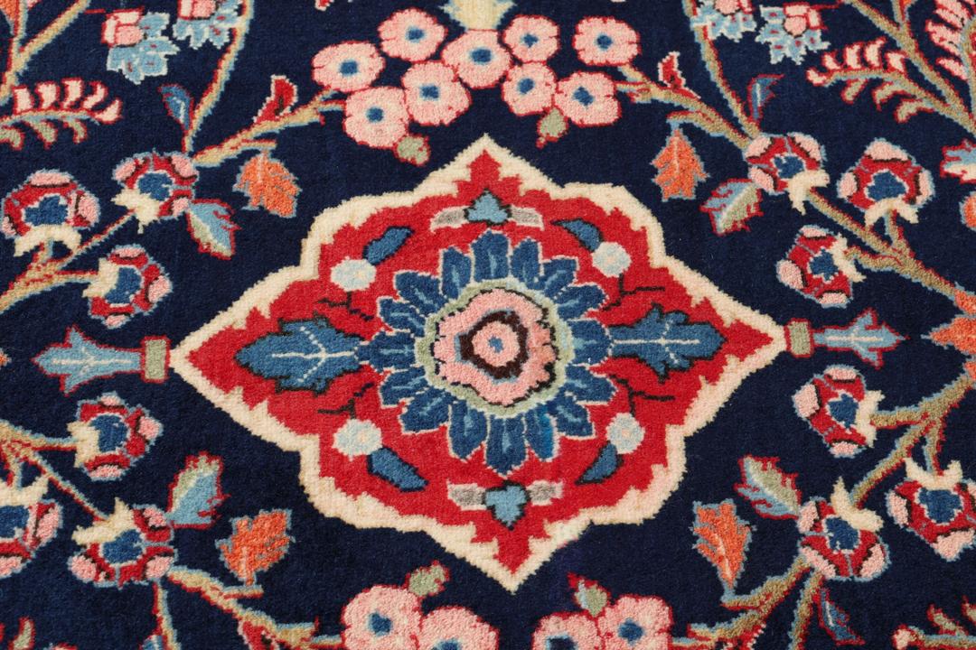 Handgeknoopt Mahal-tapijt uit het Midden-Oosten in donkerblauw en rood
