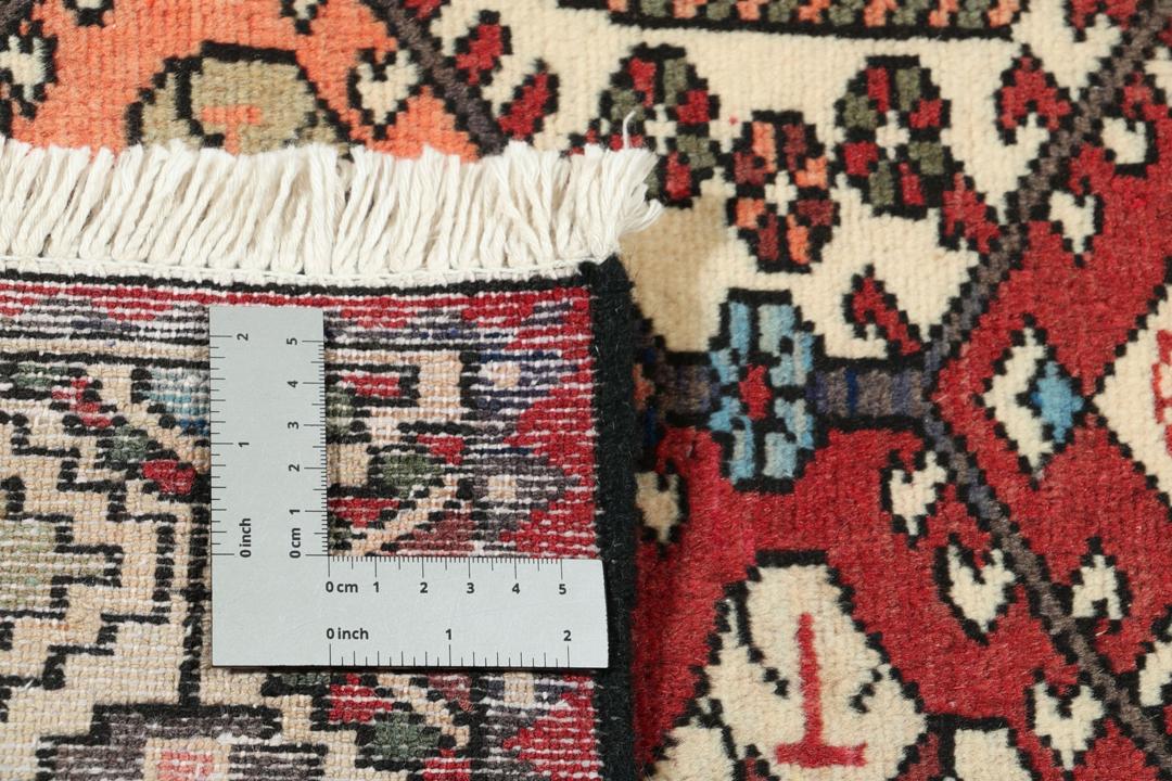 Handgeknoopt tapijt uit het Midden-Oosten in rood met geometrische patronen