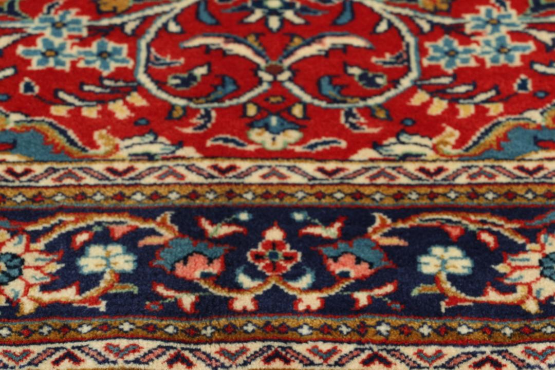 Hand-knotted Sarough rug with floral pattern in red and blue