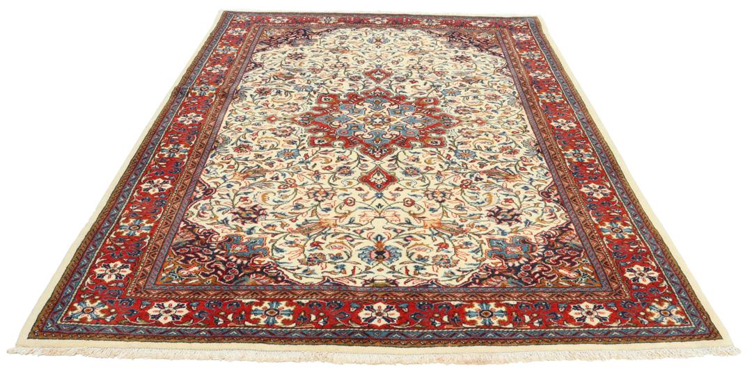 Hand-knotted Sarough wool rug with floral medallion in red and beige