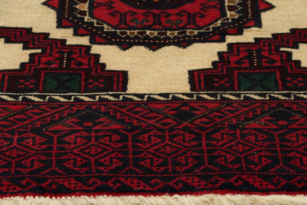 Handgeknoopt Beluch-tapijt uit het Midden-Oosten met rode en beige geometrische patronen