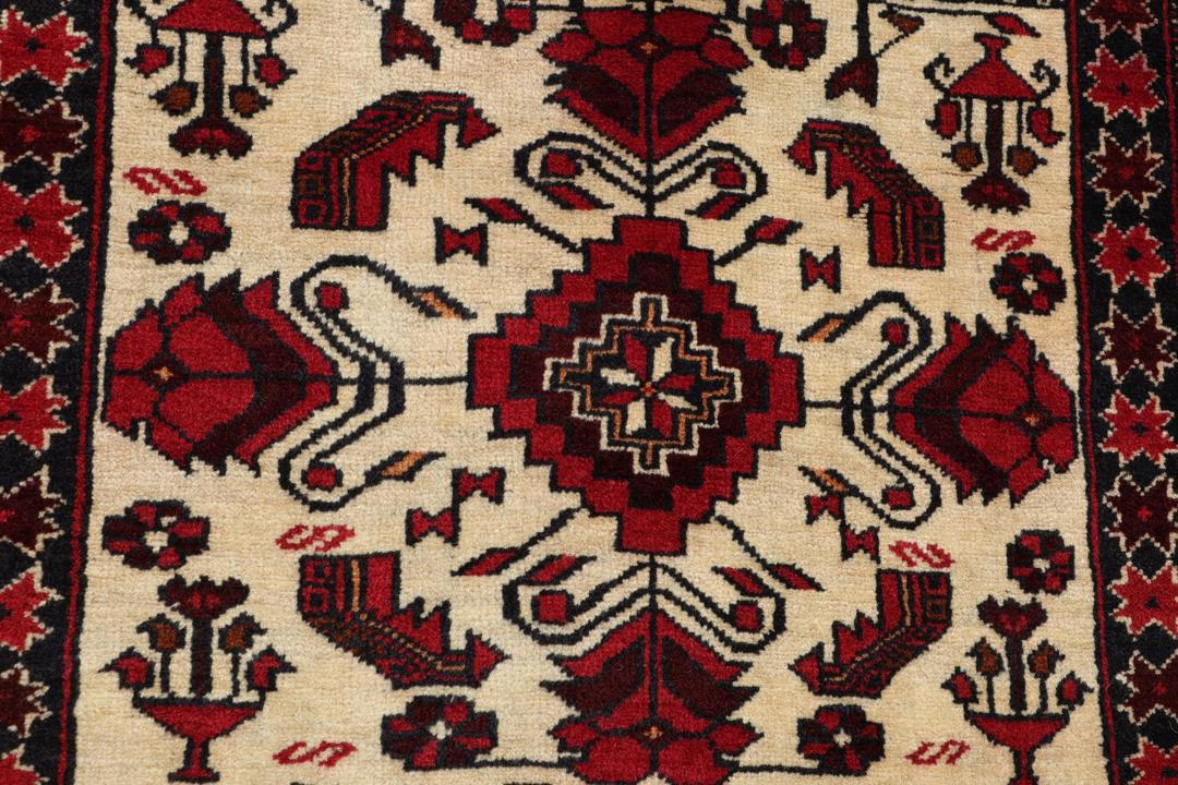 Håndknyttet Baluch-tæppe i dybe røde og beige toner fra Mellemøsten