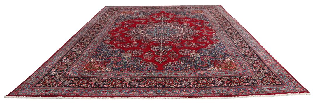 Tapis Mashad noué à la main provenant du Moyen-Orient avec un velours en laine rouge foncé et un motif floral