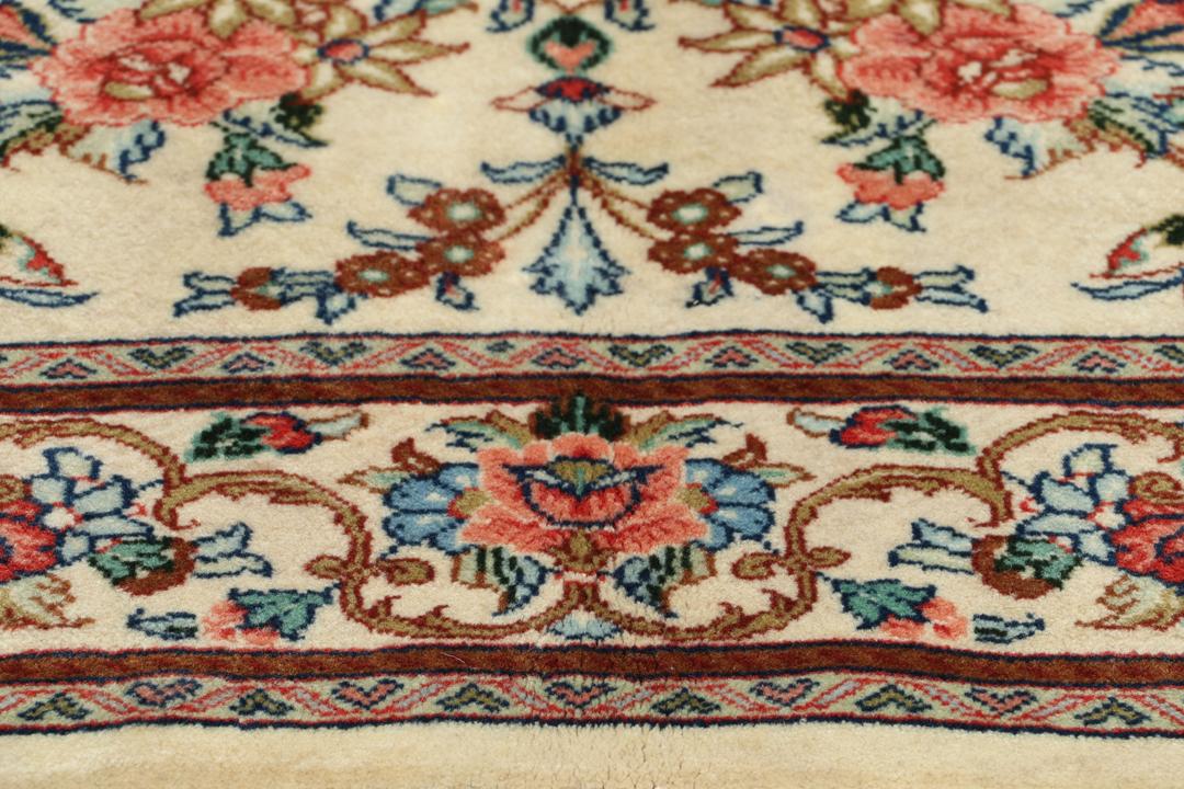 Håndknyttet beige Mahal-tæppe med komplekse blomstermønstre fra Mellemøsten