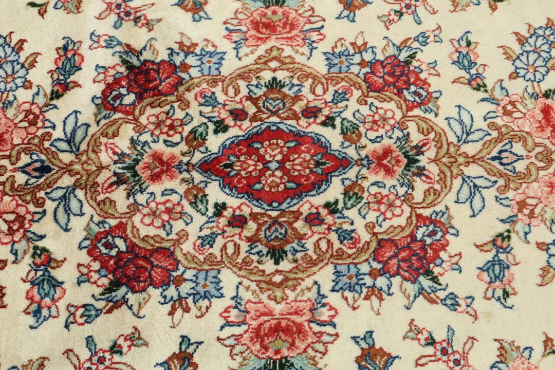 Håndknyttet beige Mahal-tæppe med komplekse blomstermønstre fra Mellemøsten