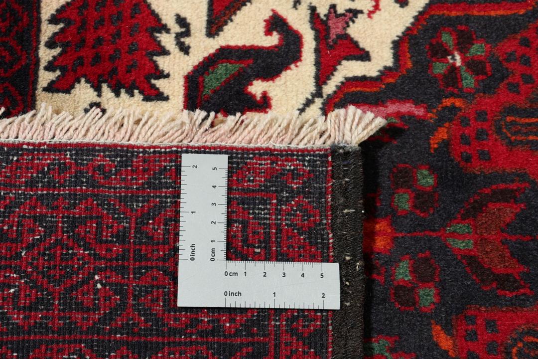Handgeknoopt Baluch-tapijt uit het Midden-Oosten in donkerrode en crèmekleurige tinten