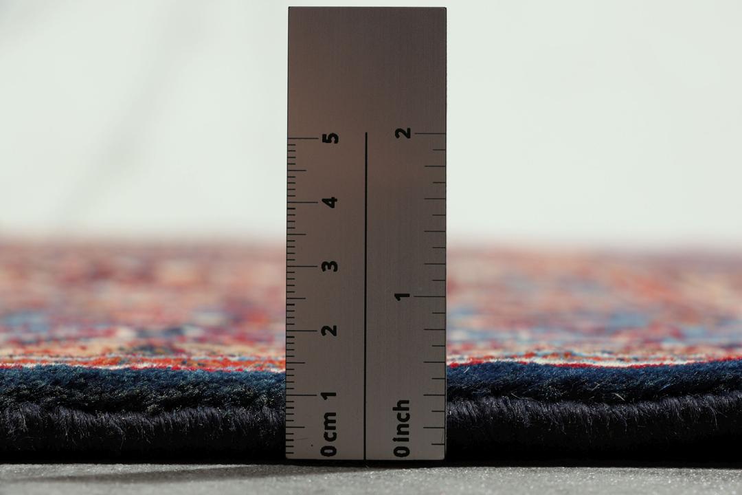 Handgeknoopt Moud-tapijt uit het Midden-Oosten in tinten blauw en rood