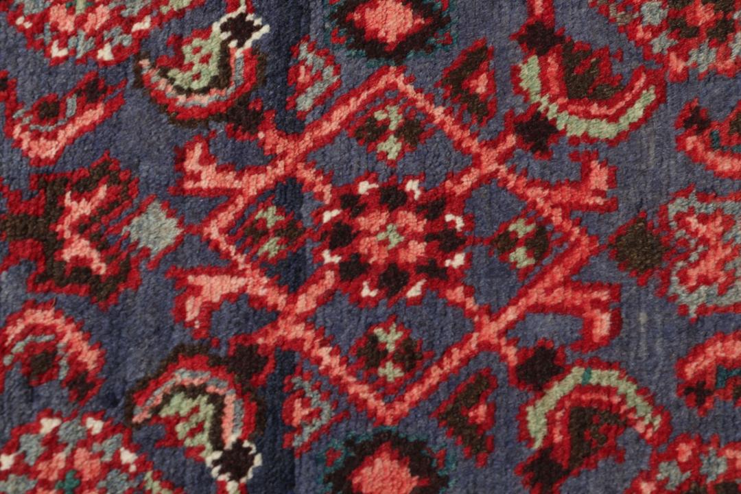 Håndknyttet Hosseinabad løber med blåt felt og traditionelle motiver