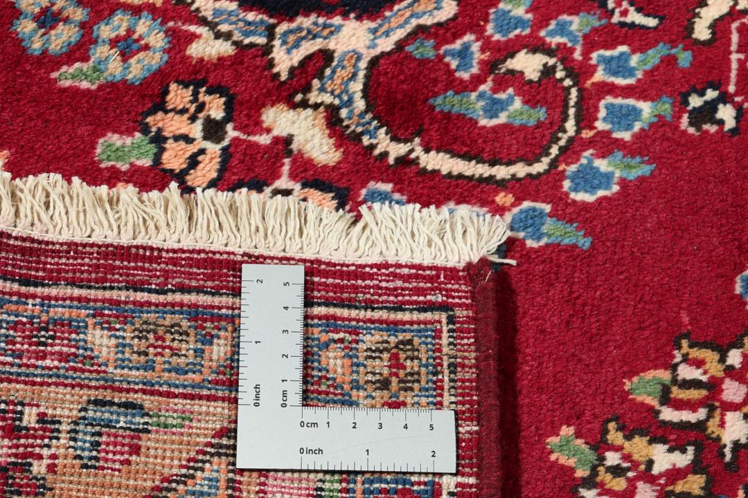 Tapis Mashad noué à la main provenant du Moyen-Orient, de couleur rouge foncé avec un motif floral