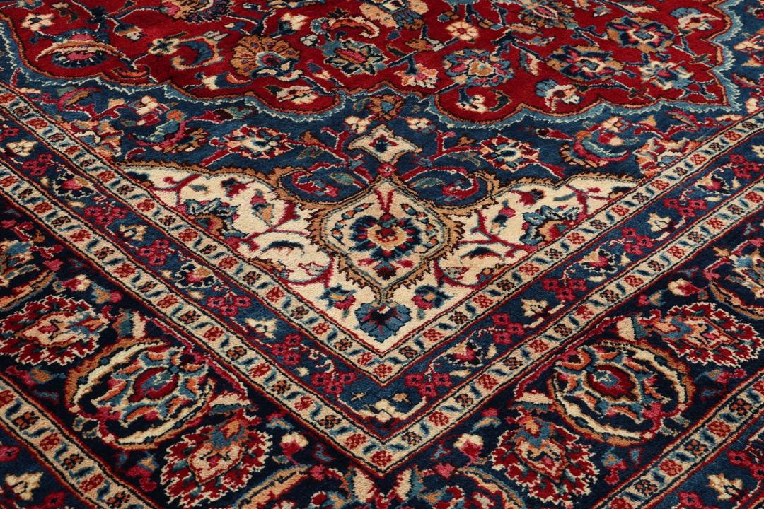 Håndknyttet Mashad-tæppe fra Mellemøsten med et rødt og blåt blomstermedaljon-design