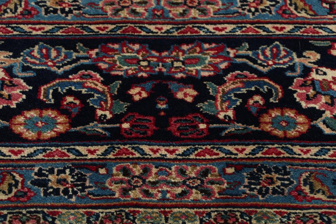Handgeknoopt Mashad-tapijt uit het Midden-Oosten in rode en donkerblauwe tinten