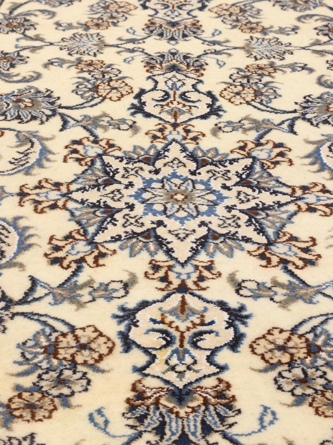Handgeknoopte Nain loper met bloemmotieven in beige en blauw uit het Midden-Oosten
