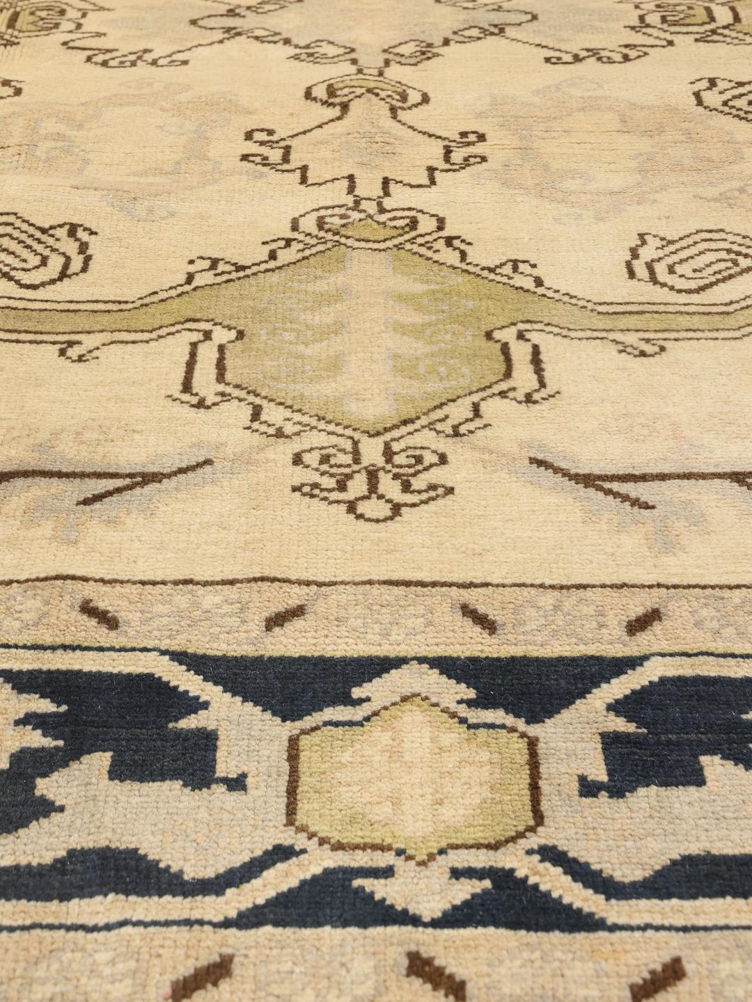 Vierkant handgemaakt Heriz-tapijt uit het Midden-Oosten in beige en blauwe tinten